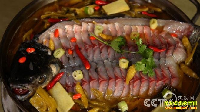 致富经:三张桌子起步 一道菜发家 6月15日
